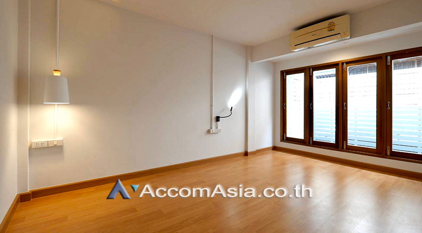 11  3 br House for rent and sale in Sukhumvit ,Bangkok BTS Phra khanong at Moo Baan Klongtan Nivet AA27316