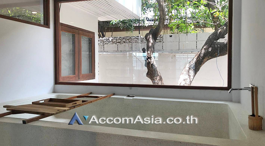 10  4 br House For Rent in Sukhumvit ,Bangkok BTS Ekkamai AA27321