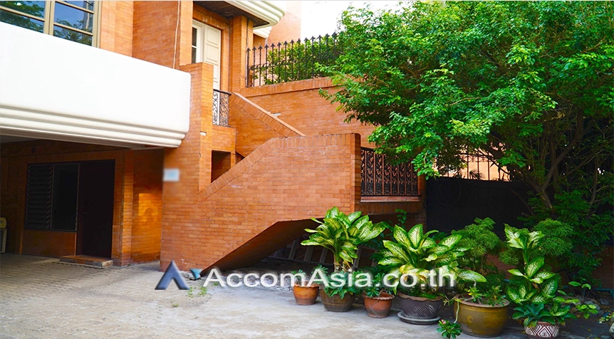  1  3 br Townhouse For Rent in Ploenchit ,Bangkok BTS Ploenchit AA27345