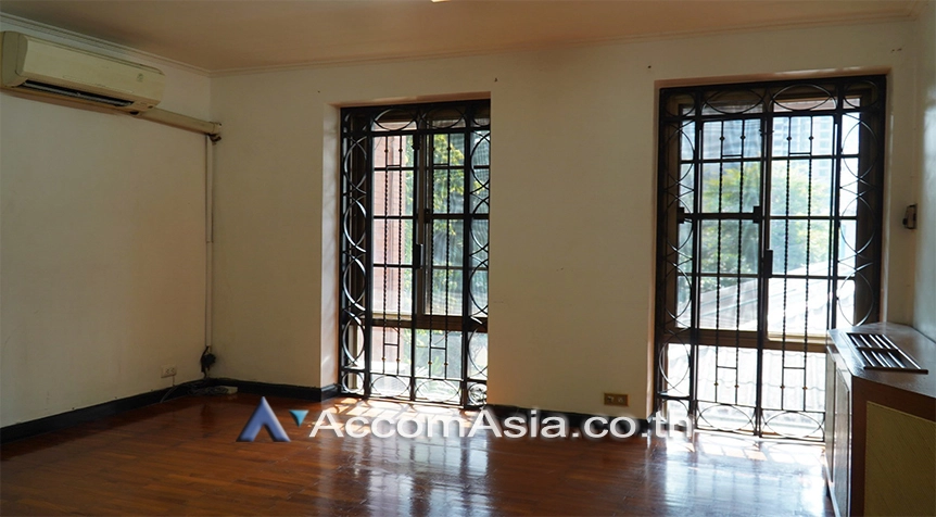 5  3 br Townhouse For Rent in Ploenchit ,Bangkok BTS Ploenchit AA27345