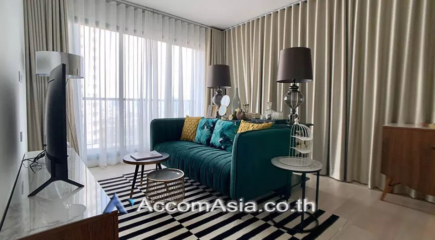  2 Bedrooms  Condominium For Rent in Ploenchit, Bangkok  near BTS Ploenchit (AA27349)