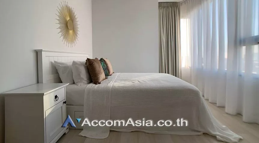  2 Bedrooms  Condominium For Rent in Ploenchit, Bangkok  near BTS Ploenchit (AA27349)