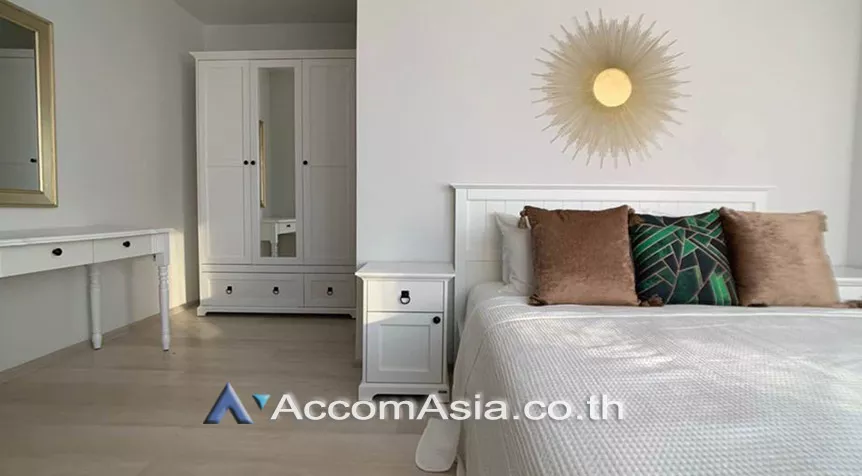  2 Bedrooms  Condominium For Rent in Ploenchit, Bangkok  near BTS Ploenchit (AA27349)