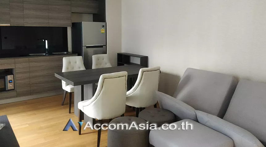  2 Bedrooms  Condominium For Rent in Ploenchit, Bangkok  near BTS Chitlom (AA27376)