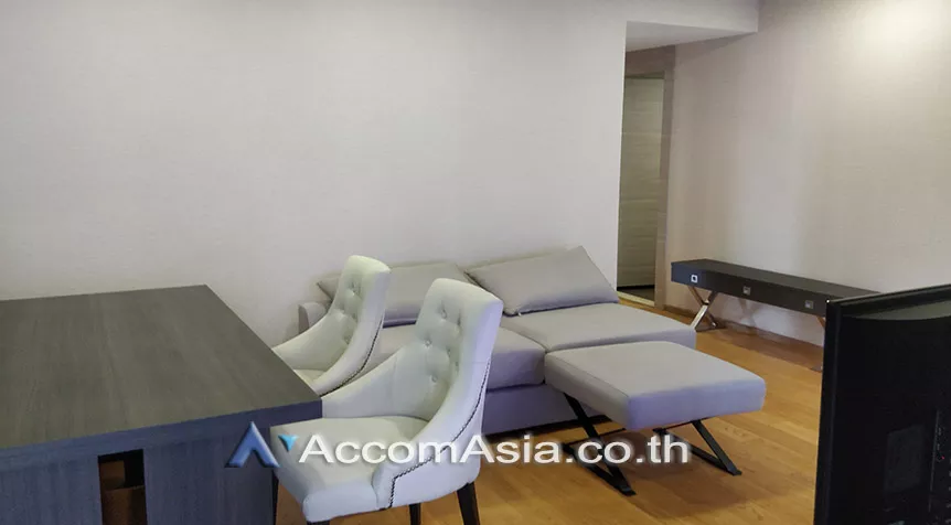  2 Bedrooms  Condominium For Rent in Ploenchit, Bangkok  near BTS Chitlom (AA27376)