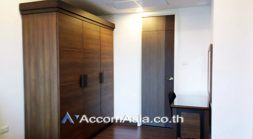  1 Bedroom  Condominium For Rent in Sathorn, Bangkok  near BTS Chong Nonsi - MRT Lumphini (AA27386)