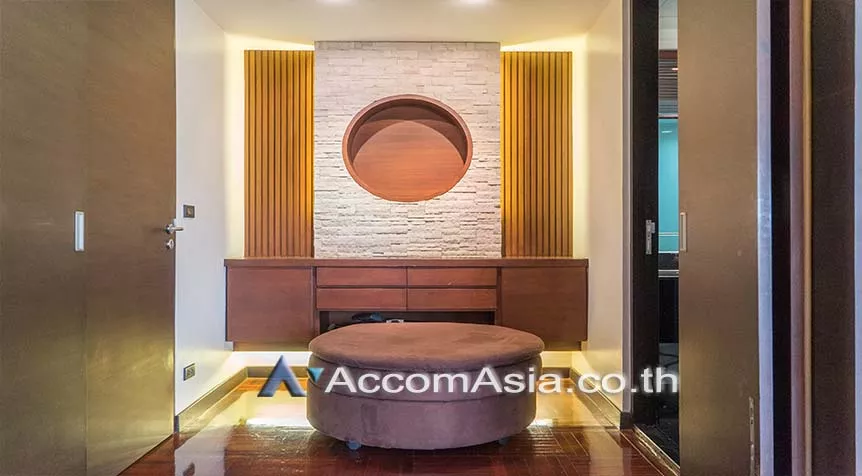  3 Bedrooms  Condominium For Rent in Sukhumvit, Bangkok  near BTS Asok - MRT Sukhumvit (AA27403)