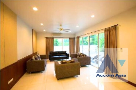  5 Bedrooms  House For Rent in Pattanakarn, Bangkok  near BTS On Nut (AA27405)