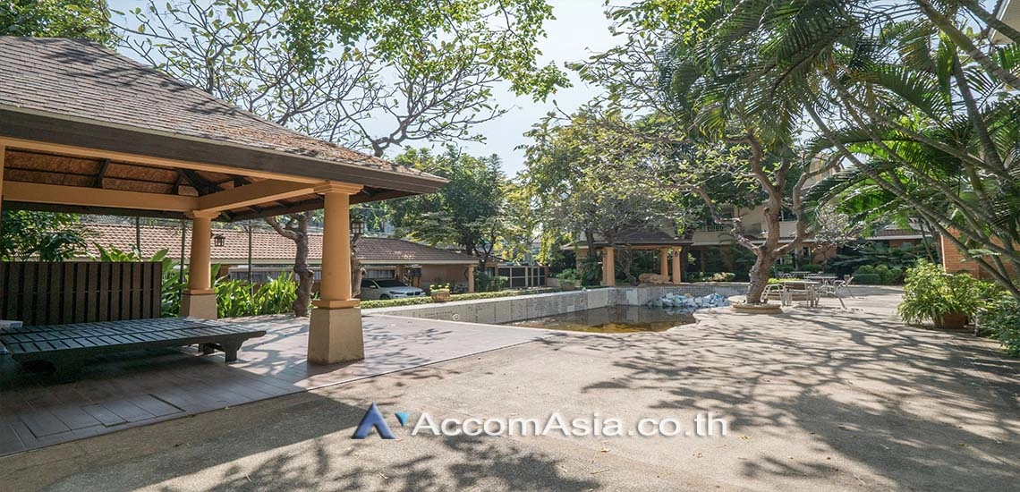  1  4 br House For Rent in Ratchadapisek ,Bangkok  at House in compound AA27418