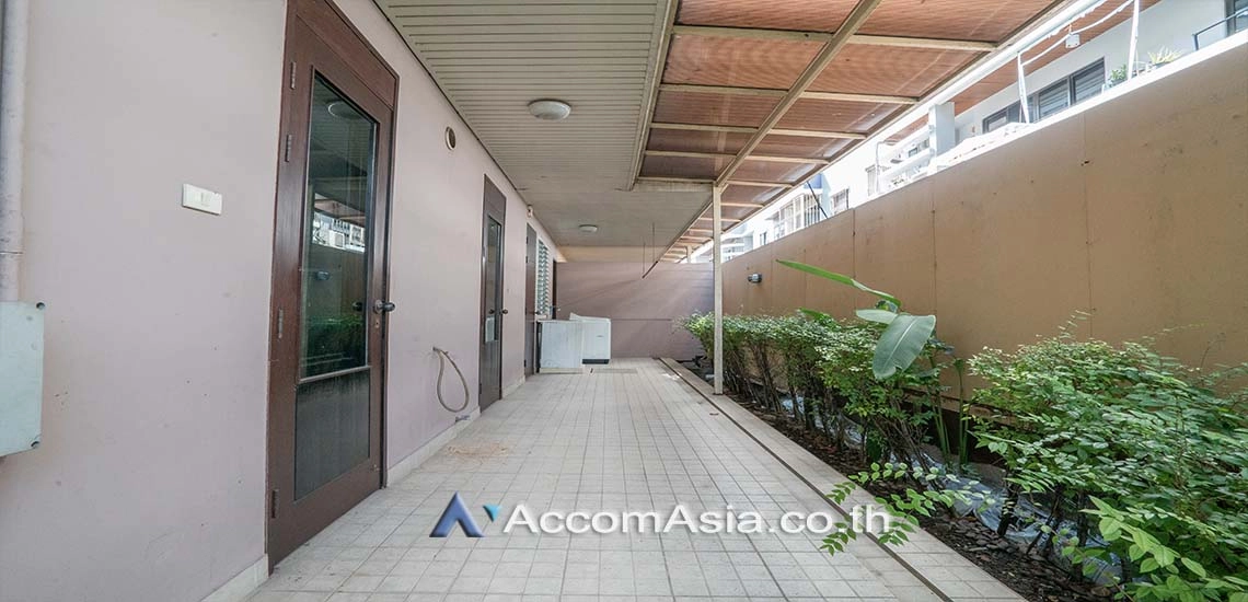 15  4 br House For Rent in Ratchadapisek ,Bangkok  at House in compound AA27418