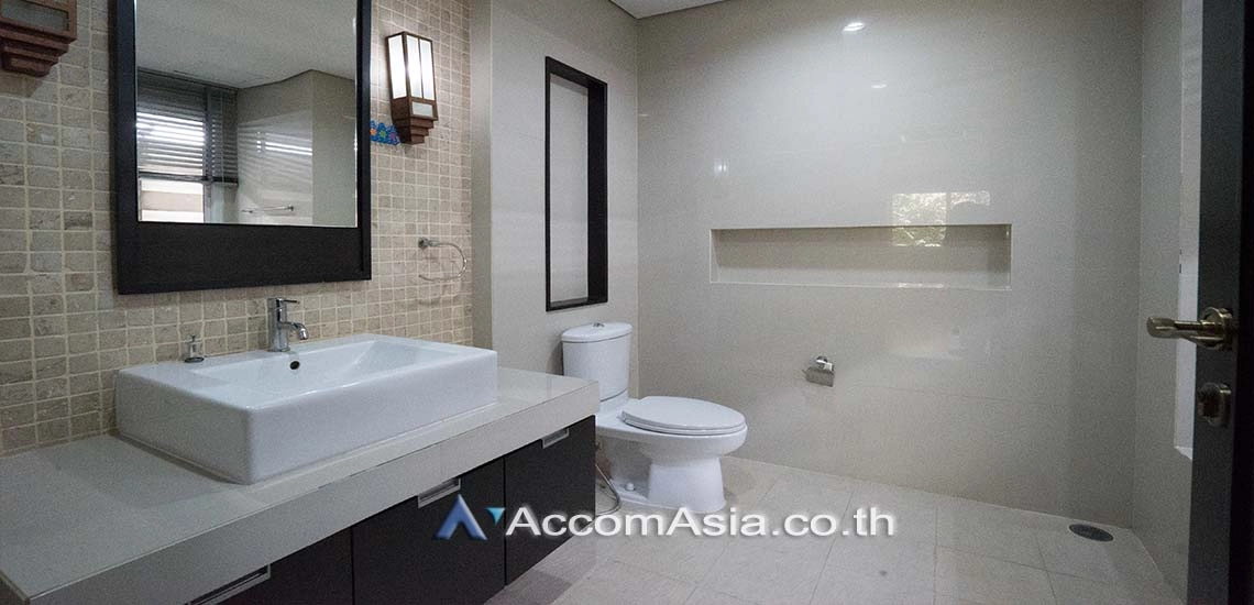  4 Bedrooms  House For Rent in Ratchadapisek, Bangkok  (AA27418)