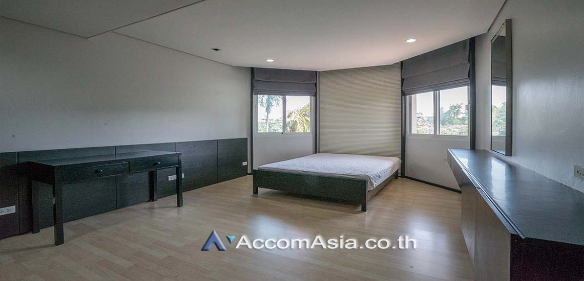 7  4 br House For Rent in Ratchadapisek ,Bangkok  at House in compound AA27418