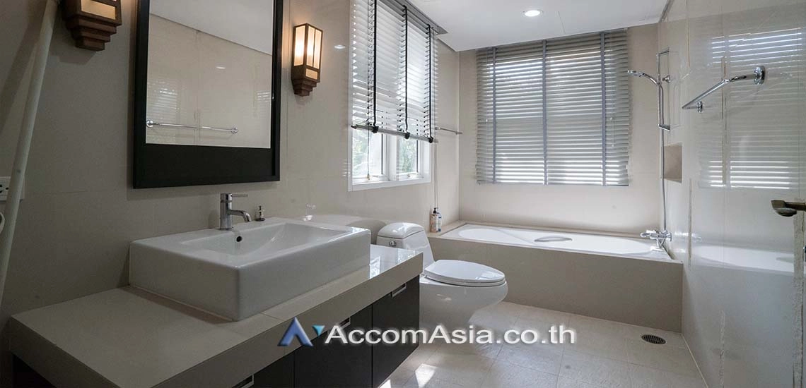 10  4 br House For Rent in Ratchadapisek ,Bangkok  at House in compound AA27418