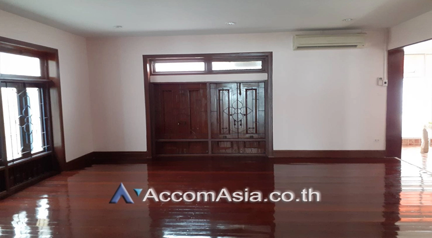 4  3 br House For Rent in Phaholyothin ,Bangkok BTS Ari AA27421