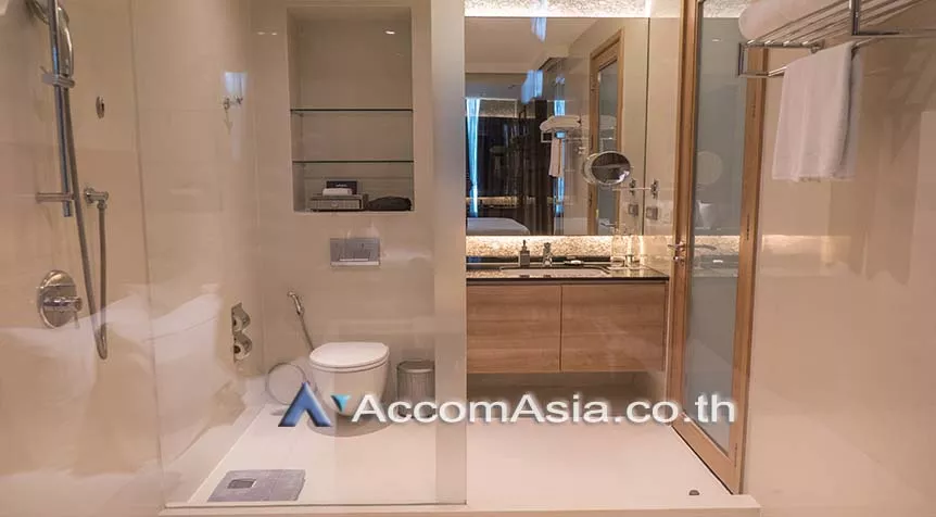 Big Balcony |  3 Bedrooms  Apartment For Rent in Sukhumvit, Bangkok  near BTS Thong Lo (AA27427)