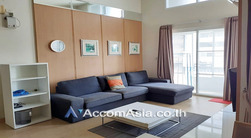  3 Bedrooms  Condominium For Rent in Sukhumvit, Bangkok  near BTS Ekkamai (AA27448)