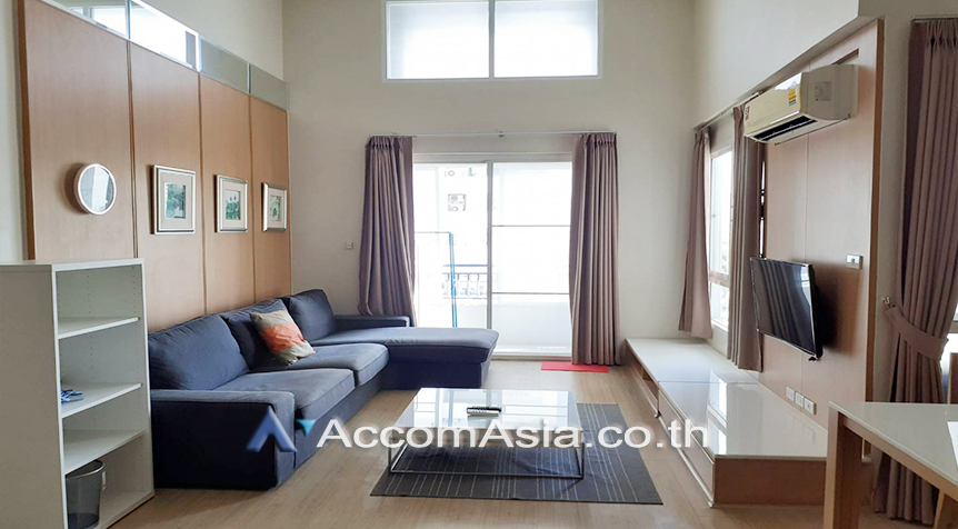  3 Bedrooms  Condominium For Rent in Sukhumvit, Bangkok  near BTS Ekkamai (AA27448)