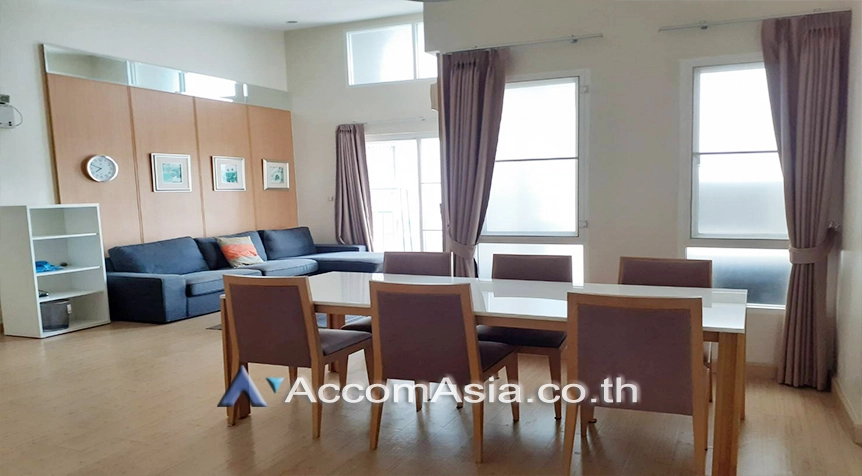  3 Bedrooms  Condominium For Rent in Sukhumvit, Bangkok  near BTS Ekkamai (AA27448)