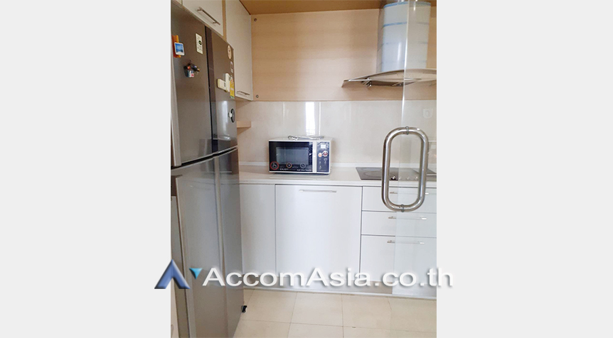  3 Bedrooms  Condominium For Rent in Sukhumvit, Bangkok  near BTS Ekkamai (AA27448)