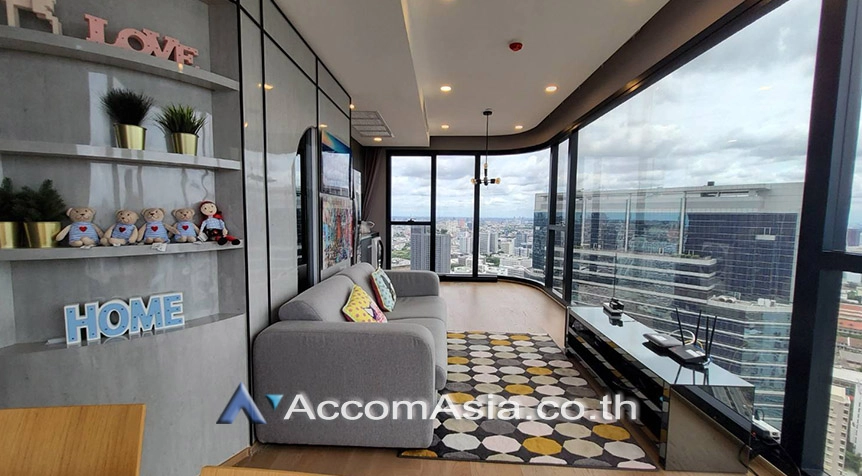  2 Bedrooms  Condominium For Rent in Silom, Bangkok  near MRT Sam Yan (AA27477)