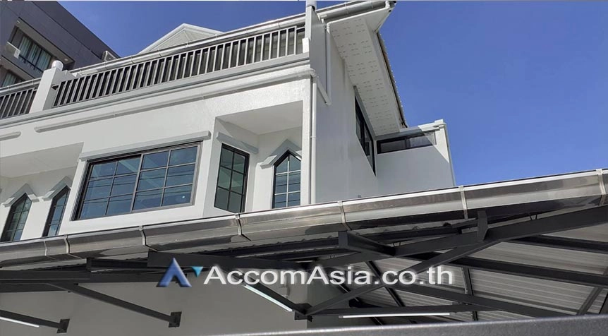 12  6 br Townhouse For Rent in sukhumvit ,Bangkok BTS Ploenchit AA27484
