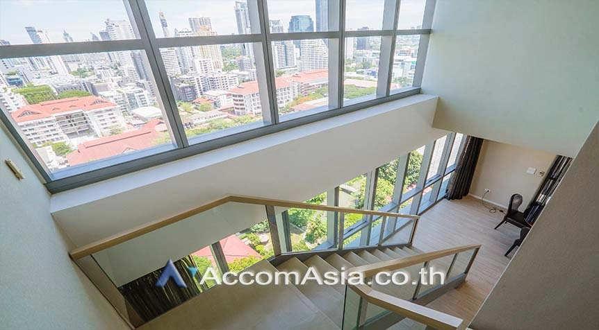 Duplex Condo |  2 Bedrooms  Condominium For Rent in Sukhumvit, Bangkok  near BTS Asok (AA27496)