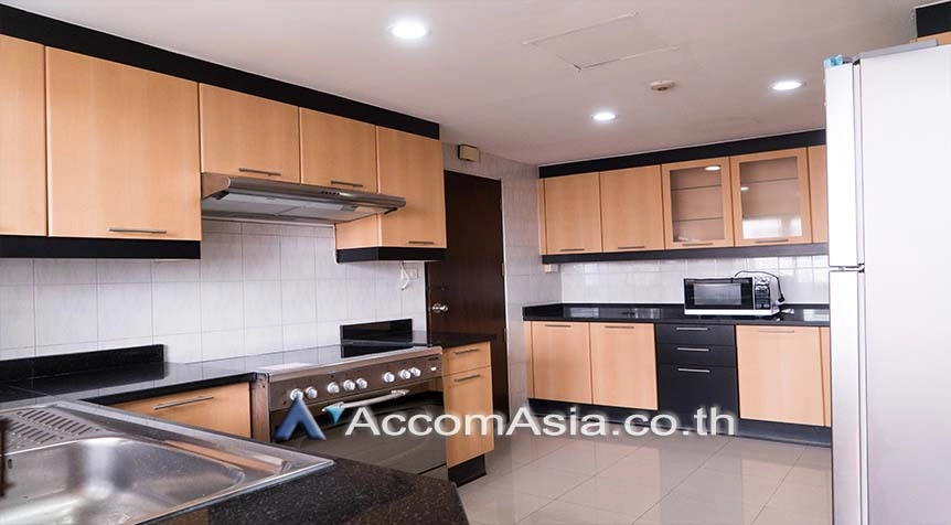 Pet friendly |  3 Bedrooms  Apartment For Rent in Sukhumvit, Bangkok  near BTS Phrom Phong (AA27507)