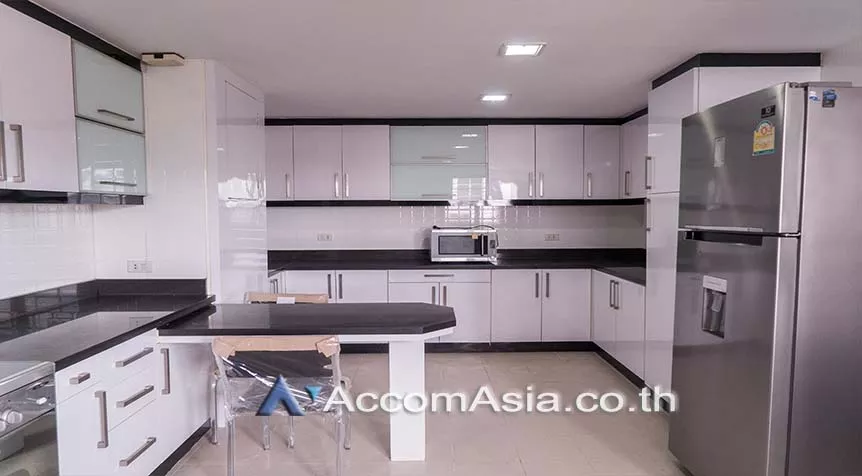 Pet friendly |  3 Bedrooms  Apartment For Rent in Sukhumvit, Bangkok  near BTS Phrom Phong (AA27508)