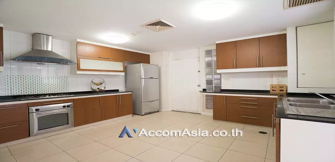 Pet friendly |  3 Bedrooms  Apartment For Rent in Sukhumvit, Bangkok  near BTS Phrom Phong (AA27512)