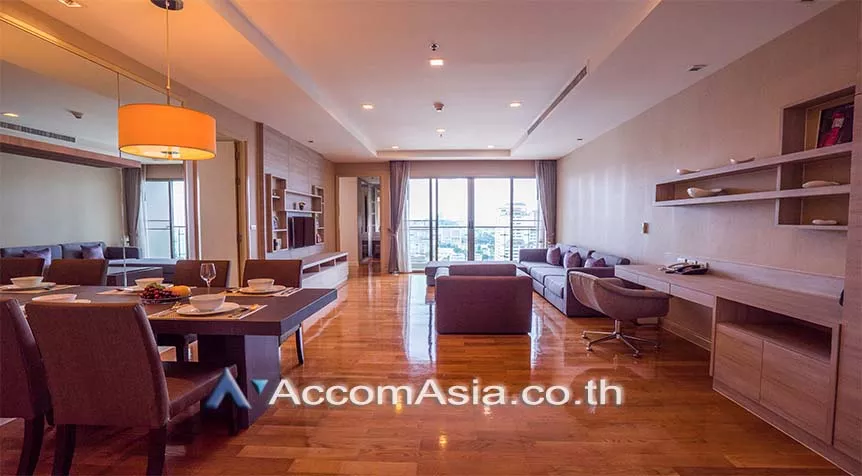  2 Bedrooms  Apartment For Rent in Sukhumvit, Bangkok  near BTS Phrom Phong (AA27526)