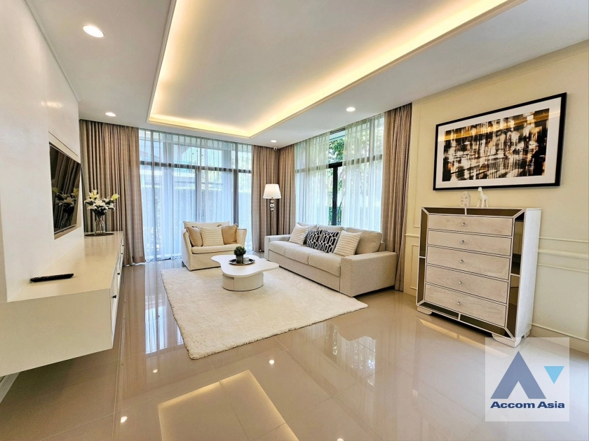  4 Bedrooms  House For Rent & Sale in Pattanakarn, Bangkok  near ARL Hua Mak (AA27534)