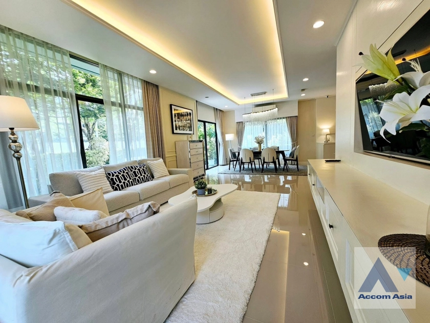  4 Bedrooms  House For Rent & Sale in Pattanakarn, Bangkok  near ARL Hua Mak (AA27534)