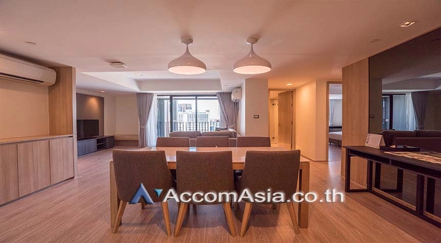 Pet friendly |  3 Bedrooms  Apartment For Rent in Sukhumvit, Bangkok  near BTS Ekkamai (AA27646)