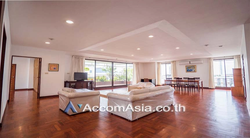  3 Bedrooms  Apartment For Rent in Sukhumvit, Bangkok  near BTS Thong Lo (AA27655)