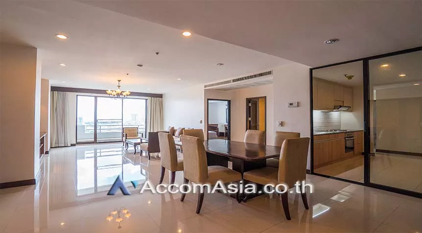  3 Bedrooms  Apartment For Rent in Sukhumvit, Bangkok  near BTS Ekkamai (AA27660)