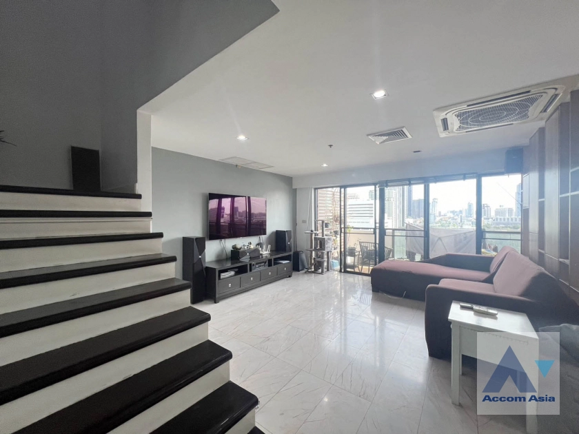 Duplex Condo, Pet friendly |  2 Bedrooms  Condominium For Sale in Sukhumvit, Bangkok  near MRT Phetchaburi (AA27745)