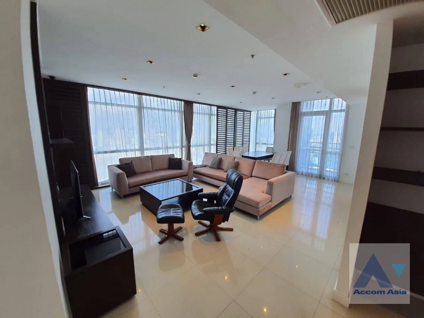 Fully Furnished |  3 Bedrooms  Condominium For Rent in Ploenchit, Bangkok  near BTS Ploenchit (AA27811)