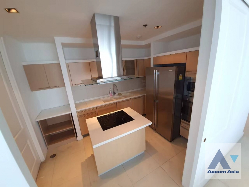 Fully Furnished |  3 Bedrooms  Condominium For Rent in Ploenchit, Bangkok  near BTS Ploenchit (AA27811)