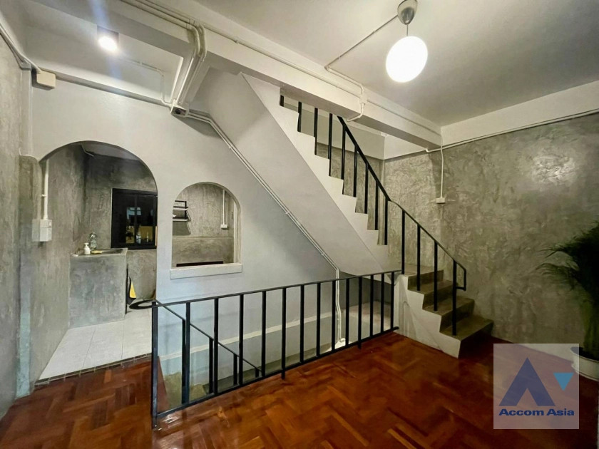 19  3 br Townhouse For Rent in Sathorn ,Bangkok BTS Chong Nonsi AA27831