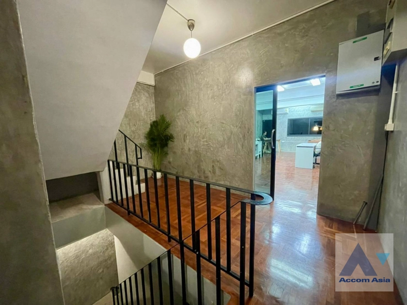 21  3 br Townhouse For Rent in Sathorn ,Bangkok BTS Chong Nonsi AA27831