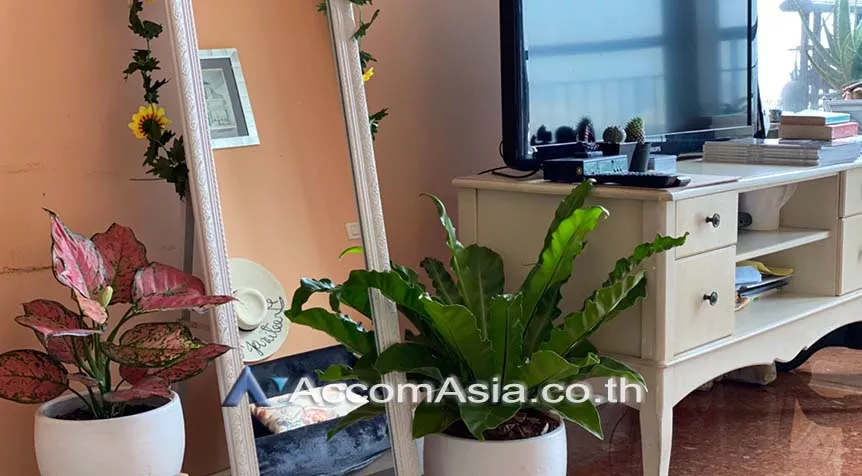 Pet friendly |  1 Bedroom  Condominium For Sale in Sukhumvit, Bangkok  near BTS Phrom Phong (AA27835)