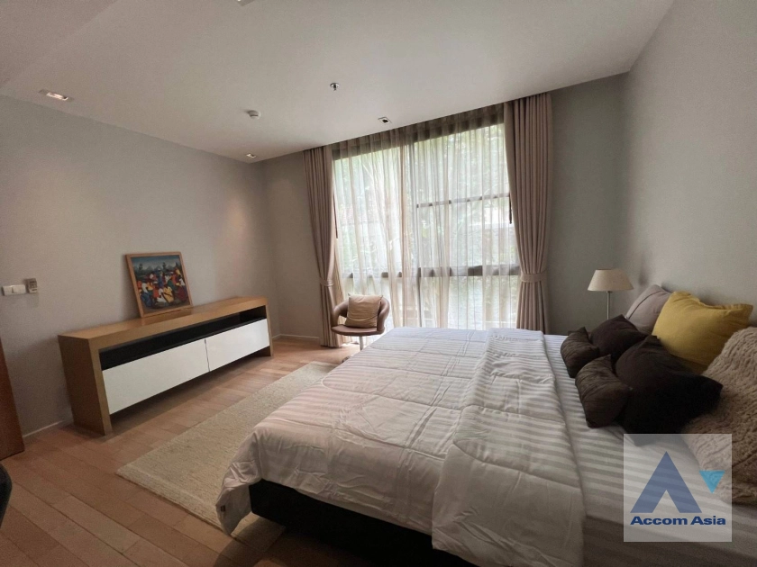  3 Bedrooms  Apartment For Rent in Sukhumvit, Bangkok  near BTS Thong Lo (AA27854)