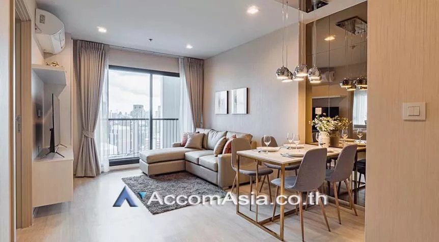  2 Bedrooms  Condominium For Rent in Ploenchit, Bangkok  near BTS Ploenchit (AA27885)