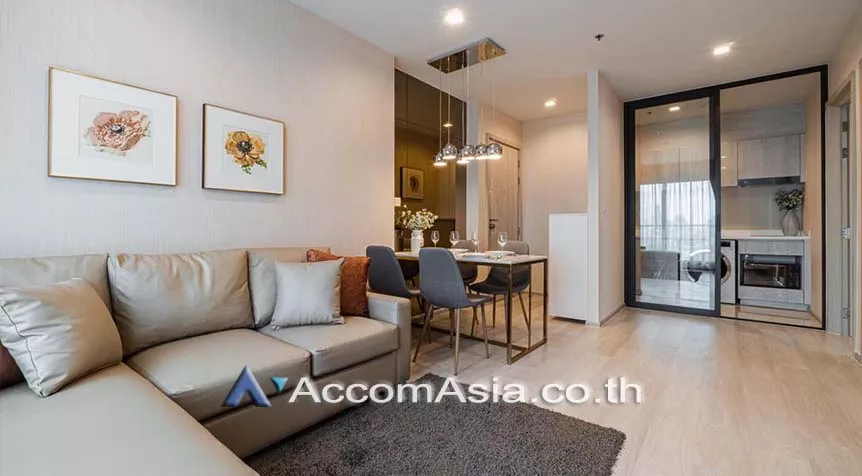  2 Bedrooms  Condominium For Rent in Ploenchit, Bangkok  near BTS Ploenchit (AA27885)