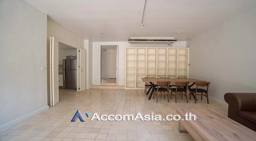  4 Bedrooms  House For Rent in Sukhumvit, Bangkok  near BTS Thong Lo (AA27905)