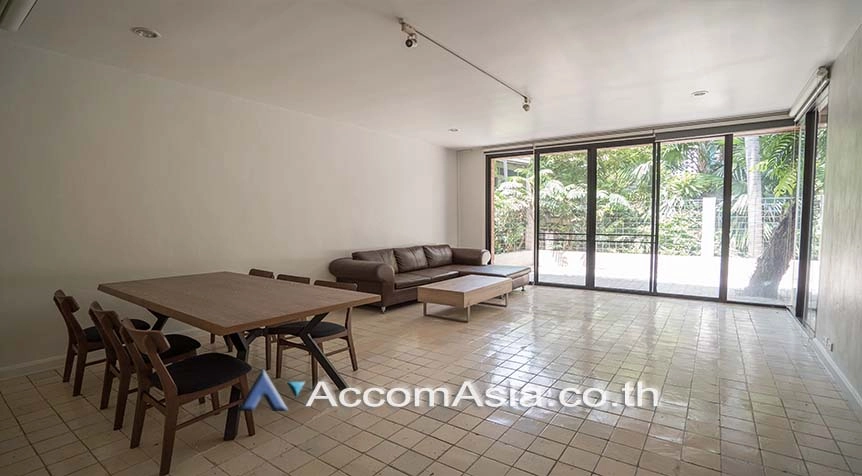  4 Bedrooms  House For Rent in Sukhumvit, Bangkok  near BTS Thong Lo (AA27905)