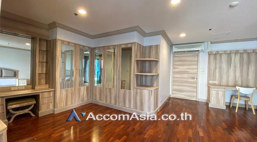 Pet friendly |  3 Bedrooms  Apartment For Rent in Sukhumvit, Bangkok  near BTS Asok - MRT Sukhumvit (AA27909)