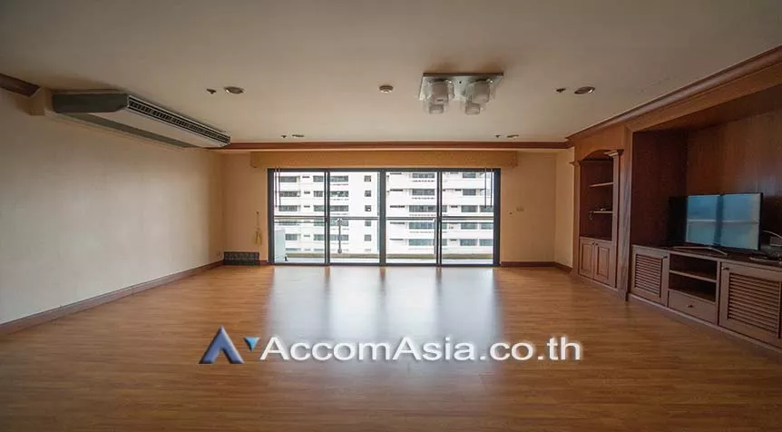 Pet friendly |  3 Bedrooms  Apartment For Rent in Sukhumvit, Bangkok  near BTS Asok - MRT Sukhumvit (AA27910)