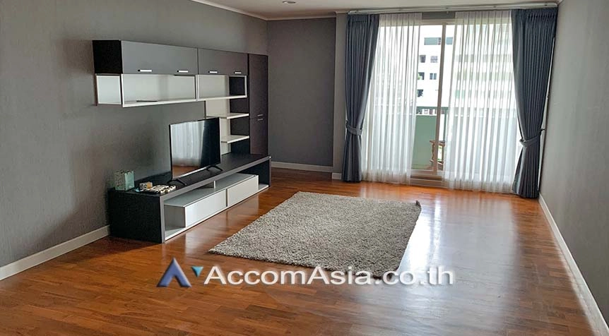  3 Bedrooms  Condominium For Rent in Ploenchit, Bangkok  near BTS Ploenchit (AA27914)