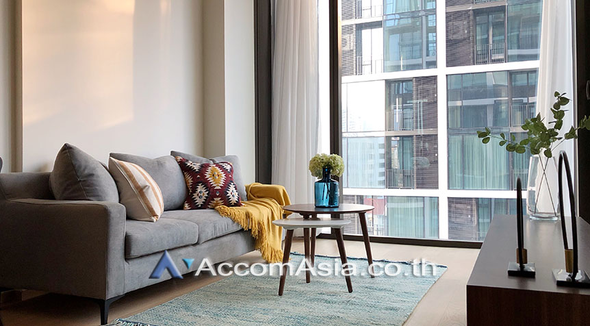  1 Bedroom  Condominium For Rent in Ploenchit, Bangkok  near BTS Chitlom (AA27945)